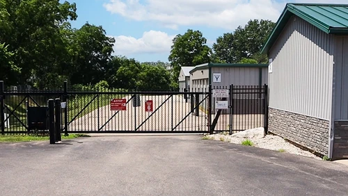 Devon Self Storage Grand Rapids, Michigan - 6123 Eastern Ave SE storage facility exterior view