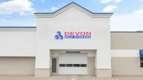 Devon Self Storage Cedar Rapids, Iowa - 2100 Edgewood Rd SW storage facility exterior view